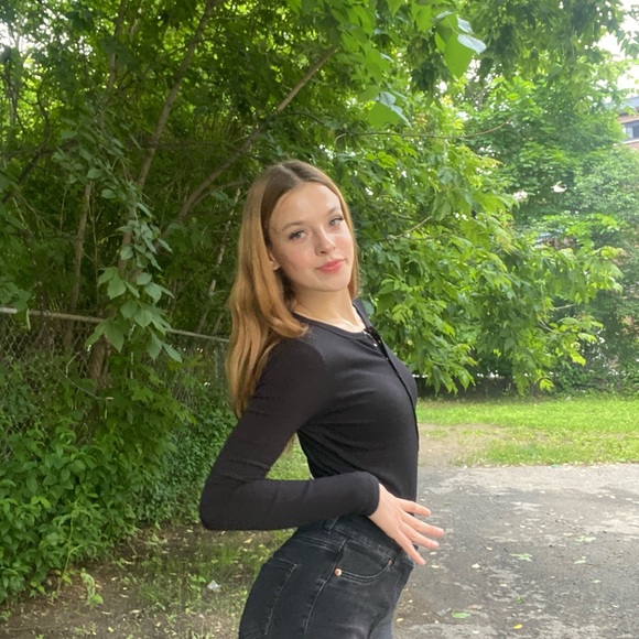 Meet your Posher, Jessica - Picture 1 of 1